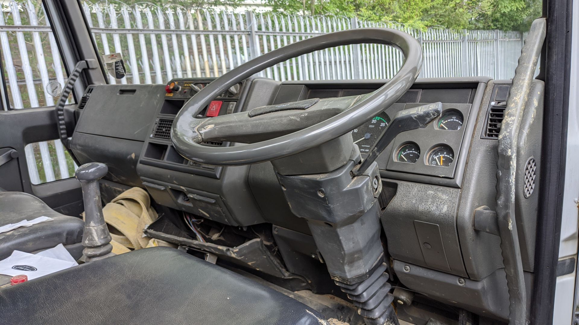 T546 POC Iveco Ford 75E15 7.5ton tipper with hi-ab, 6 speed manual gearbox, 5861cc diesel engine. C - Image 22 of 35