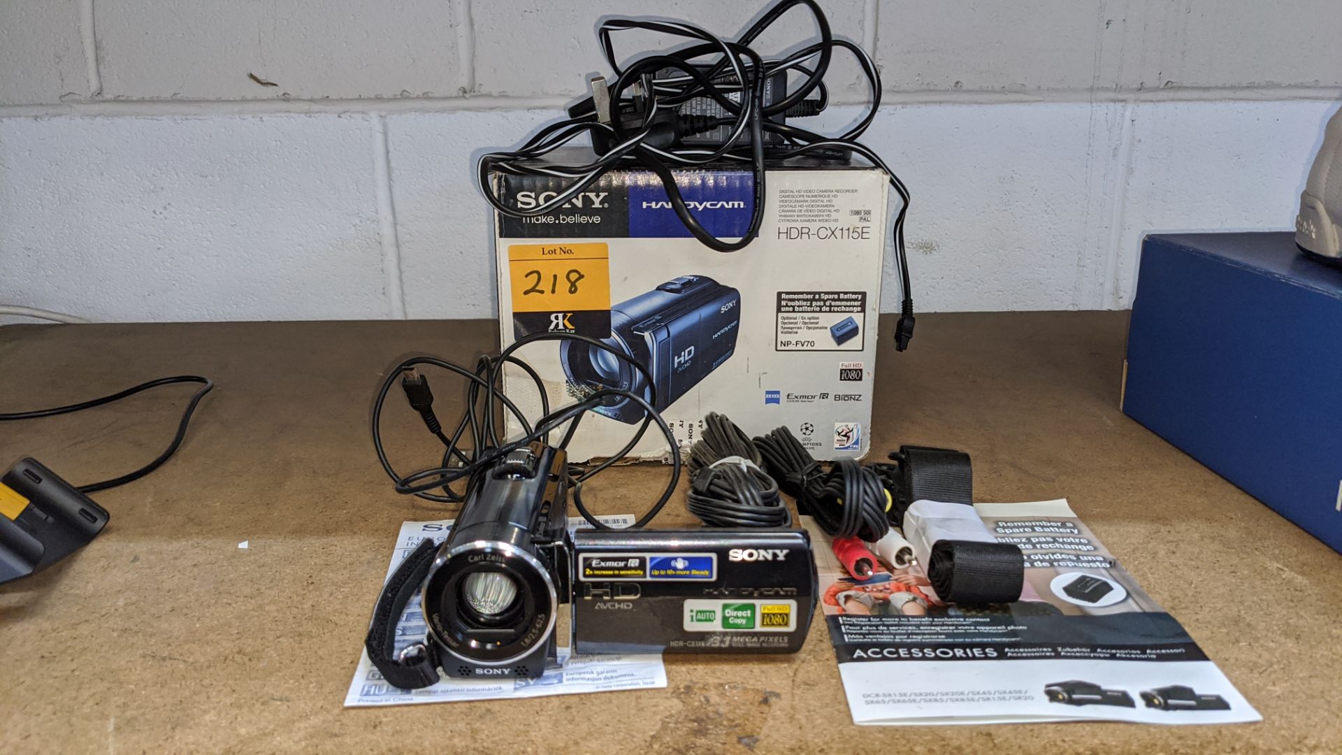 Sony Handycam video camera model HDR-CX115E including box, manual, cables & accessories - Image 2 of 8