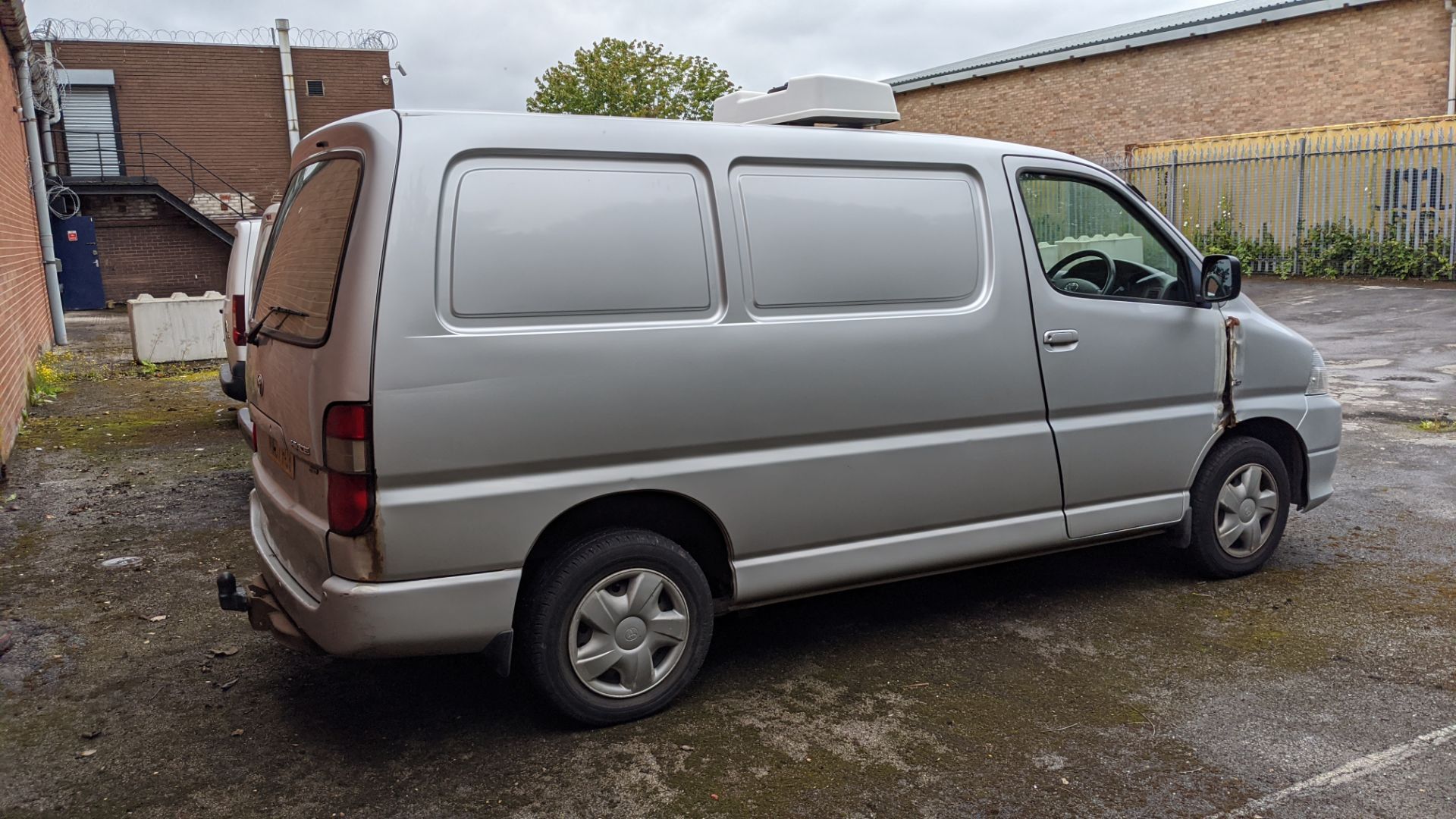 MW07 FUB Toyota HiAce 280 D-4D 95 SWB refrigerated panel van, 5 speed manual gearbox, 2494cc diesel - Image 14 of 35