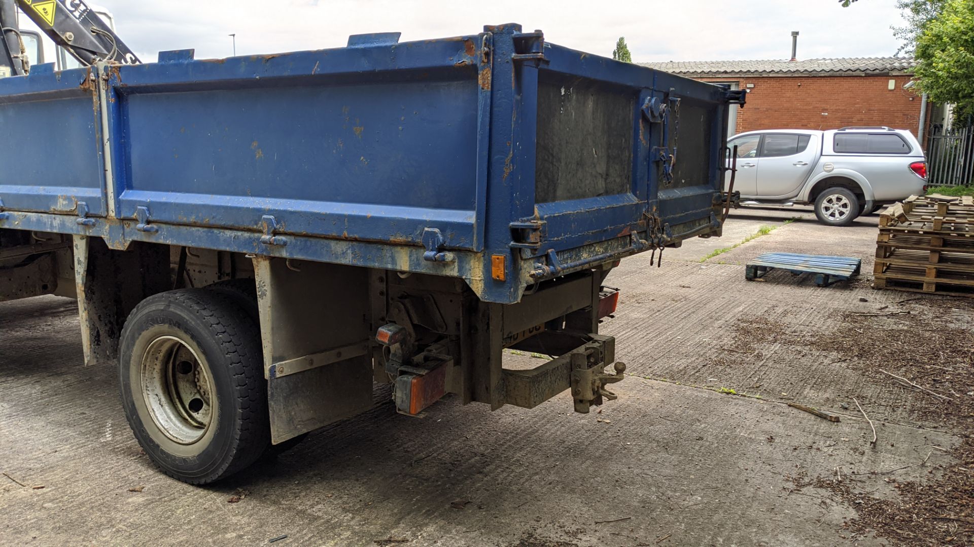 T546 POC Iveco Ford 75E15 7.5ton tipper with hi-ab, 6 speed manual gearbox, 5861cc diesel engine. C - Image 10 of 35