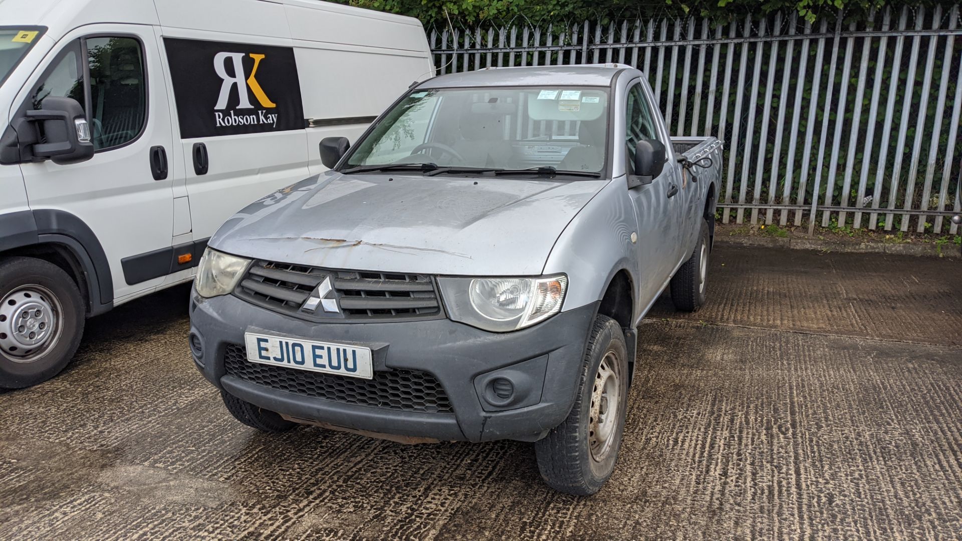 EJ10 EUU Mitsubishi L200 4Life Di-D 4x4 pick-up, 5 speed manual gearbox, 2477cc diesel engine. Colo - Image 3 of 16