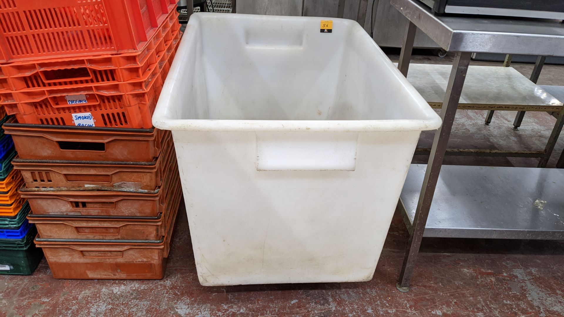 Large white wheelie bin measuring circa 690mm x 980mm x 720mm plus white plastic bowl as pictured th - Image 3 of 3