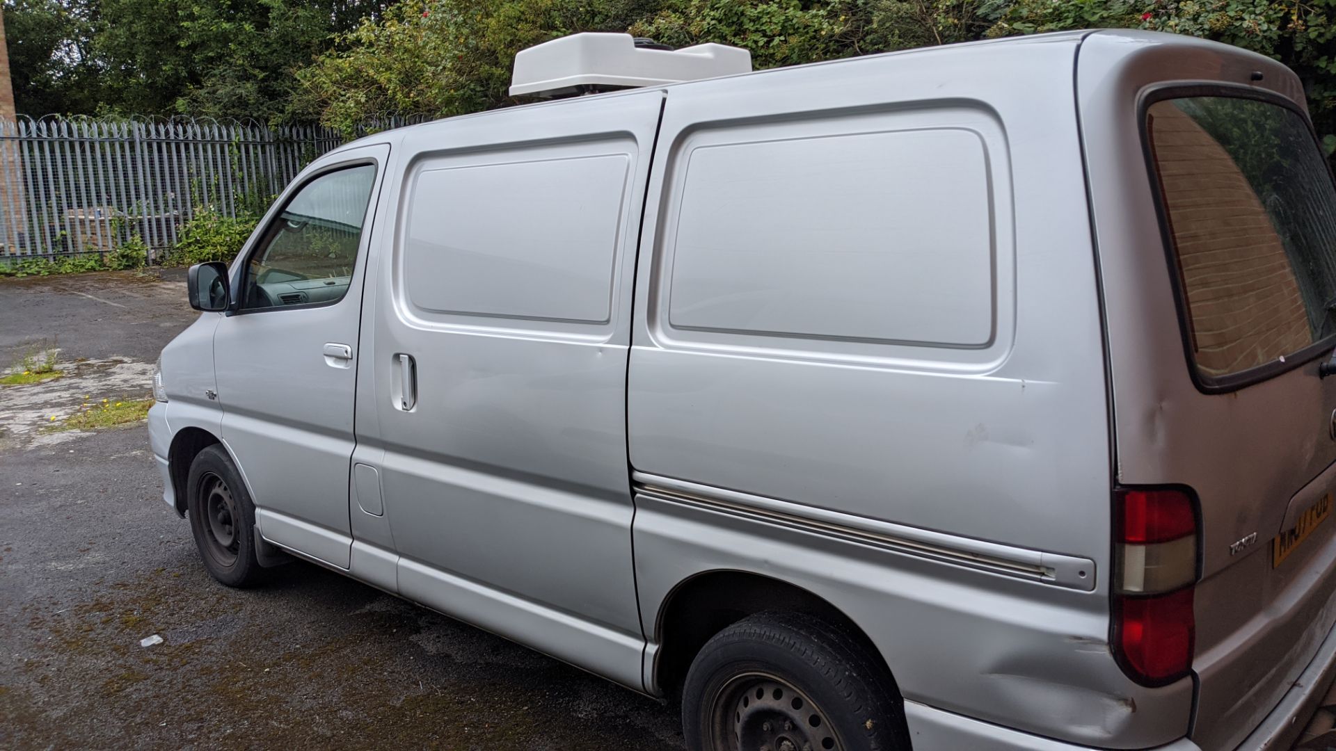 MW07 FUB Toyota HiAce 280 D-4D 95 SWB refrigerated panel van, 5 speed manual gearbox, 2494cc diesel - Image 9 of 35