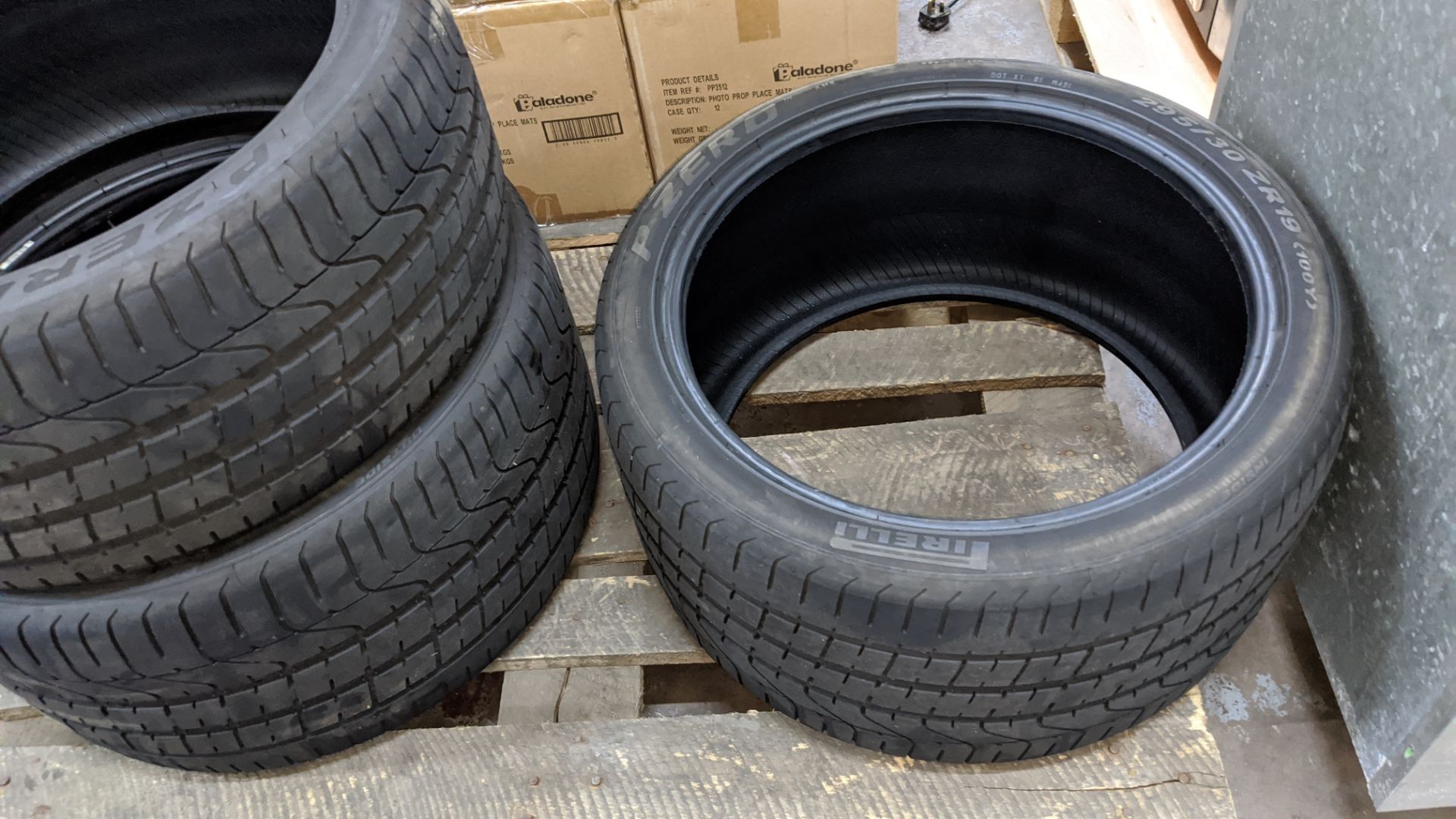 Set of 4 Pirelli P-ZERO tyres, 295/30/ZR19 rear and 255/35/ZR19 front, AM8/Aston Martin designation - Image 10 of 13