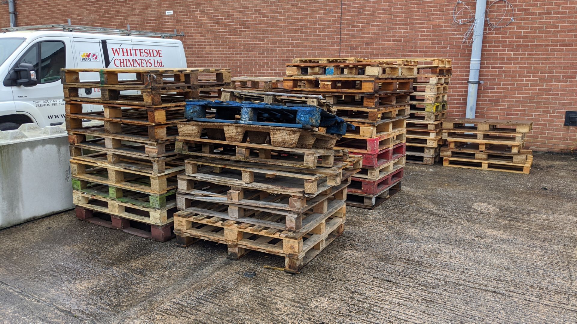 Approx. 3 stacks of euro pallets & 4 stacks of standard size pallets, containing a total of approx.