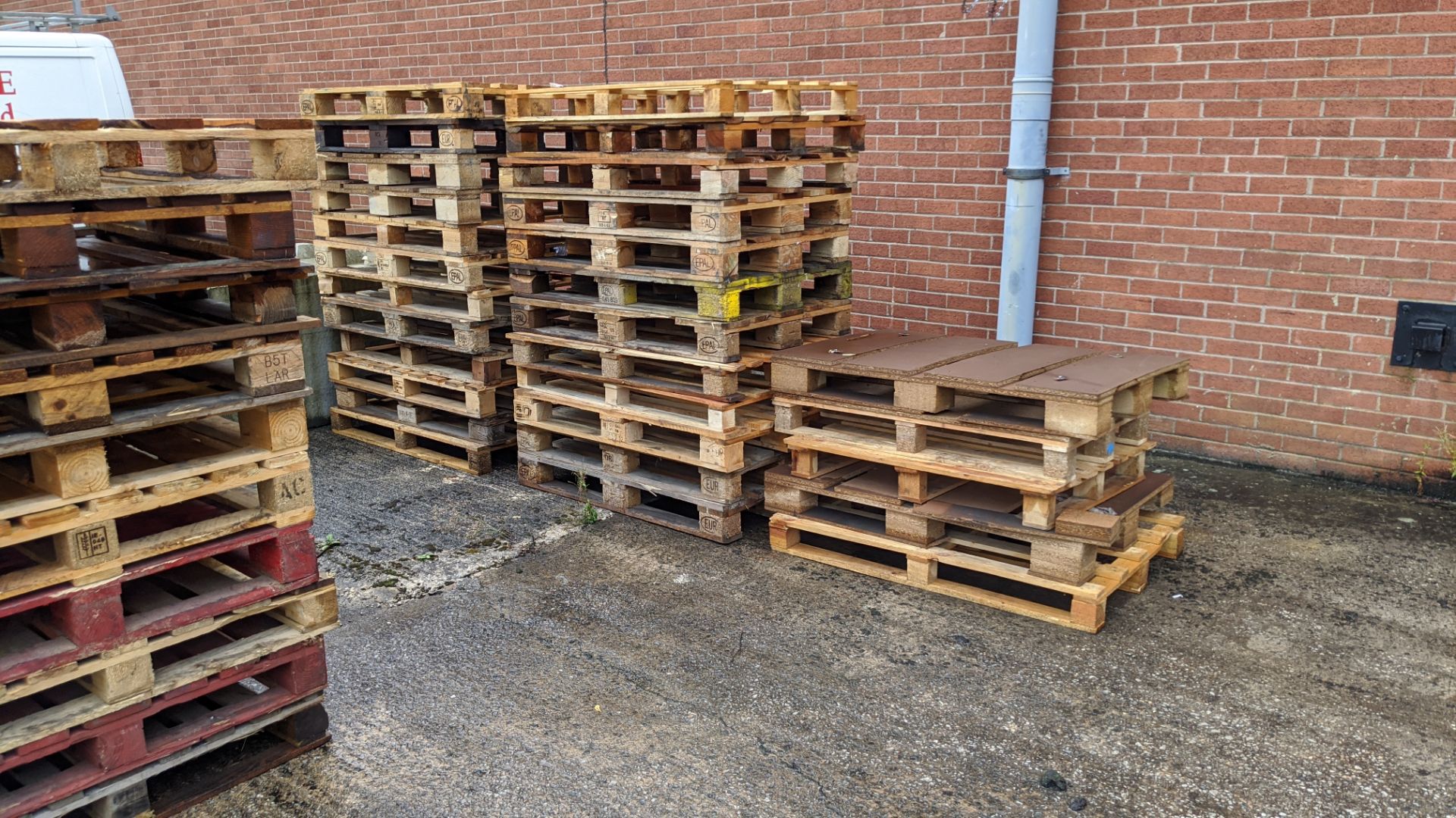 Approx. 3 stacks of euro pallets & 4 stacks of standard size pallets, containing a total of approx. - Image 5 of 9