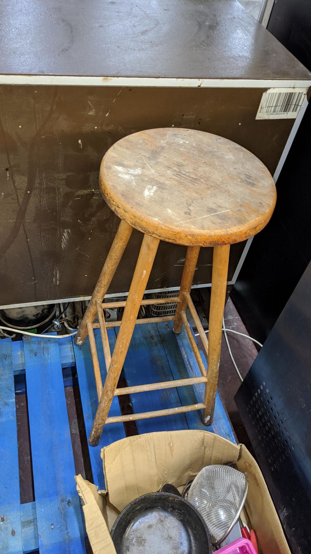 Box of assorted utensils plus wooden stool behind same - Image 4 of 4