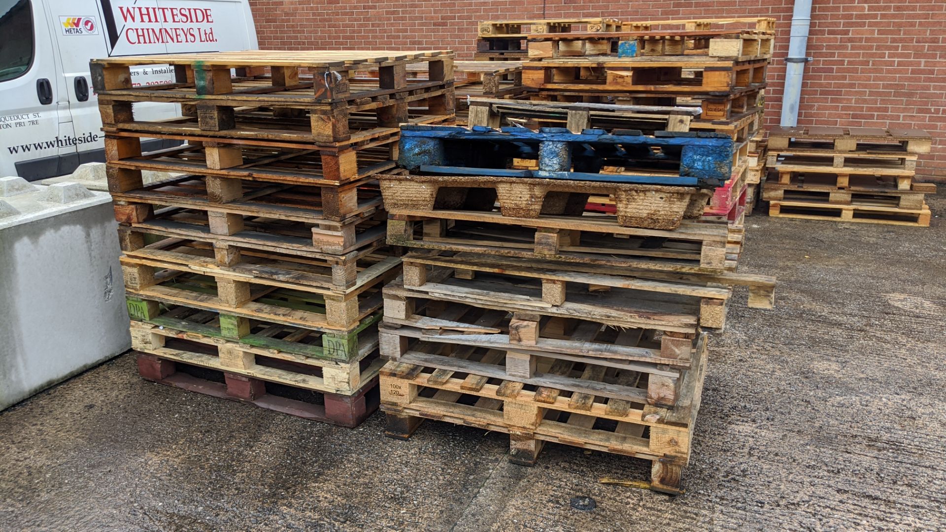 Approx. 3 stacks of euro pallets & 4 stacks of standard size pallets, containing a total of approx. - Image 3 of 9