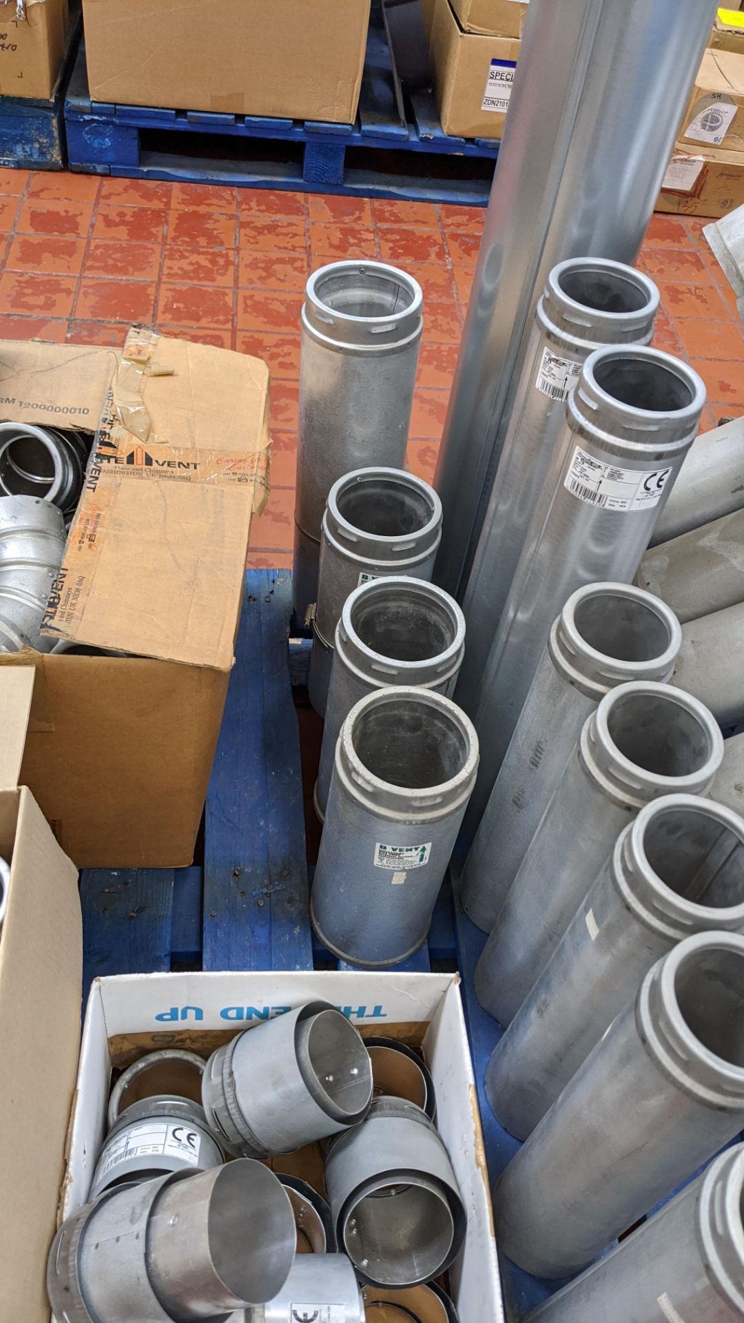 The contents of a pallet of Schiedel pipe, connectors & other chimney components - Image 5 of 7