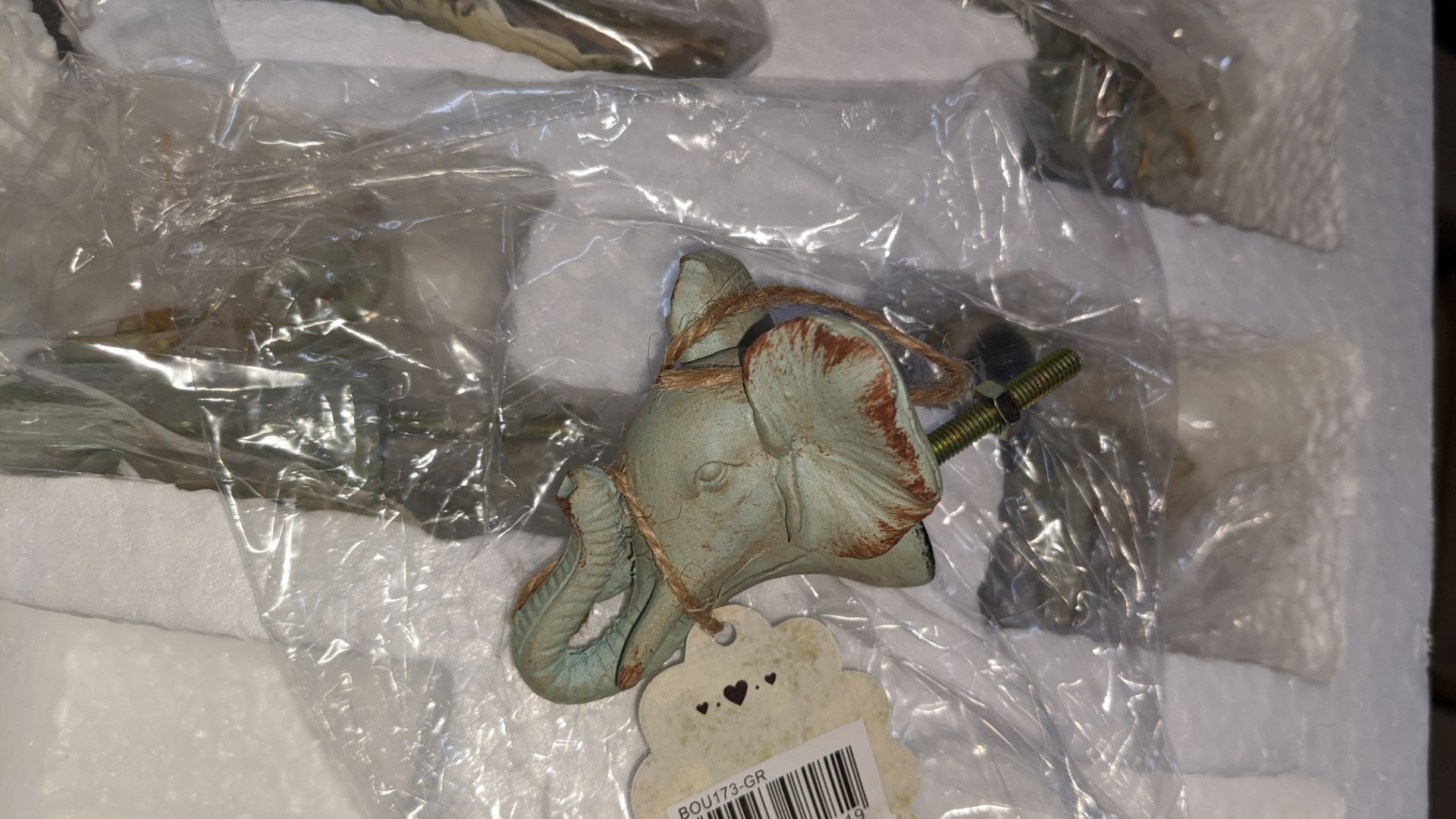 Approx 120 off elephant head Boudoir drawer knobs in green - Image 4 of 5