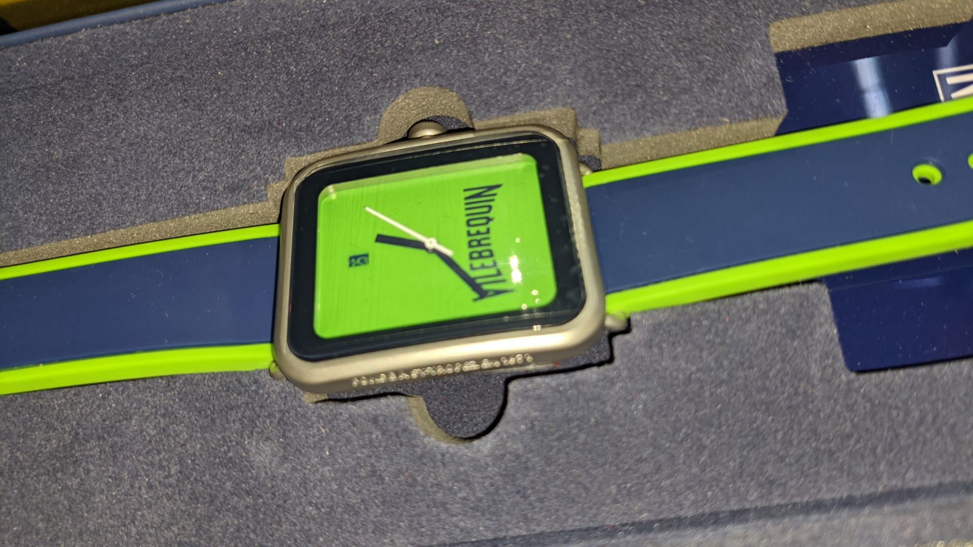 Vilebrequin stainless steel case watch on rubber strap, in blue & green, 50m water resistant, in mag - Image 4 of 9