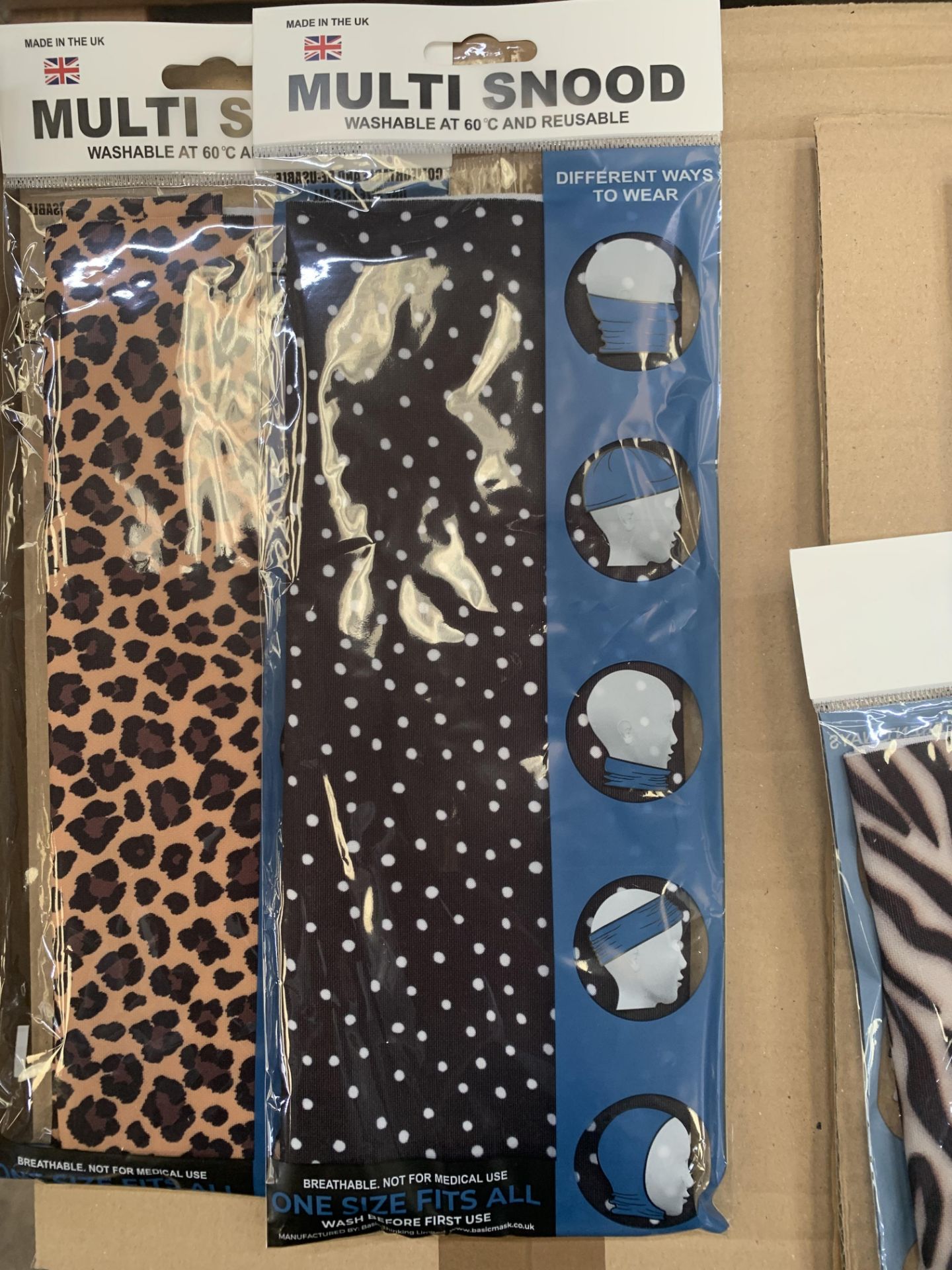 25 off multi snood face coverings, in 5 different designs - 5 each of 2 different animal prints, flo - Image 6 of 10