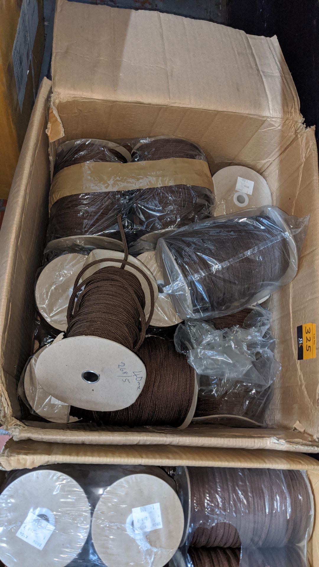 2 large boxes of brown cord on reels - Image 3 of 4