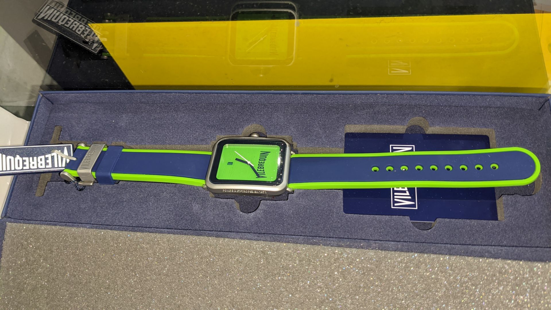 Vilebrequin stainless steel case watch on rubber strap, in blue & green, 50m water resistant, in mag - Image 3 of 9