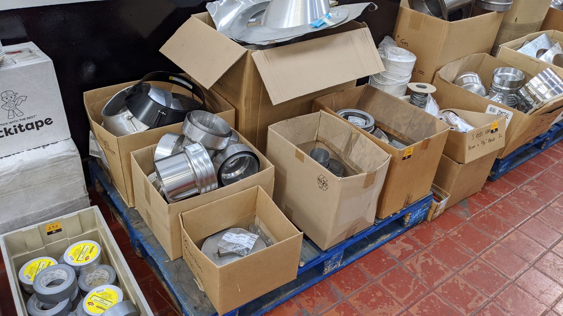 The contents of a pallet of assorted chimney components - Image 8 of 8