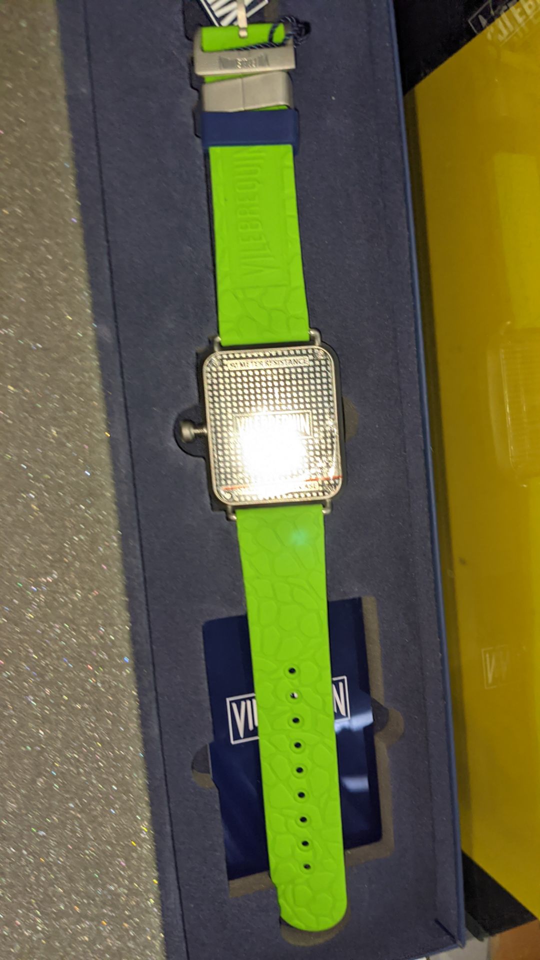 Vilebrequin stainless steel case watch on rubber strap, in blue & green, 50m water resistant, in mag - Image 6 of 9