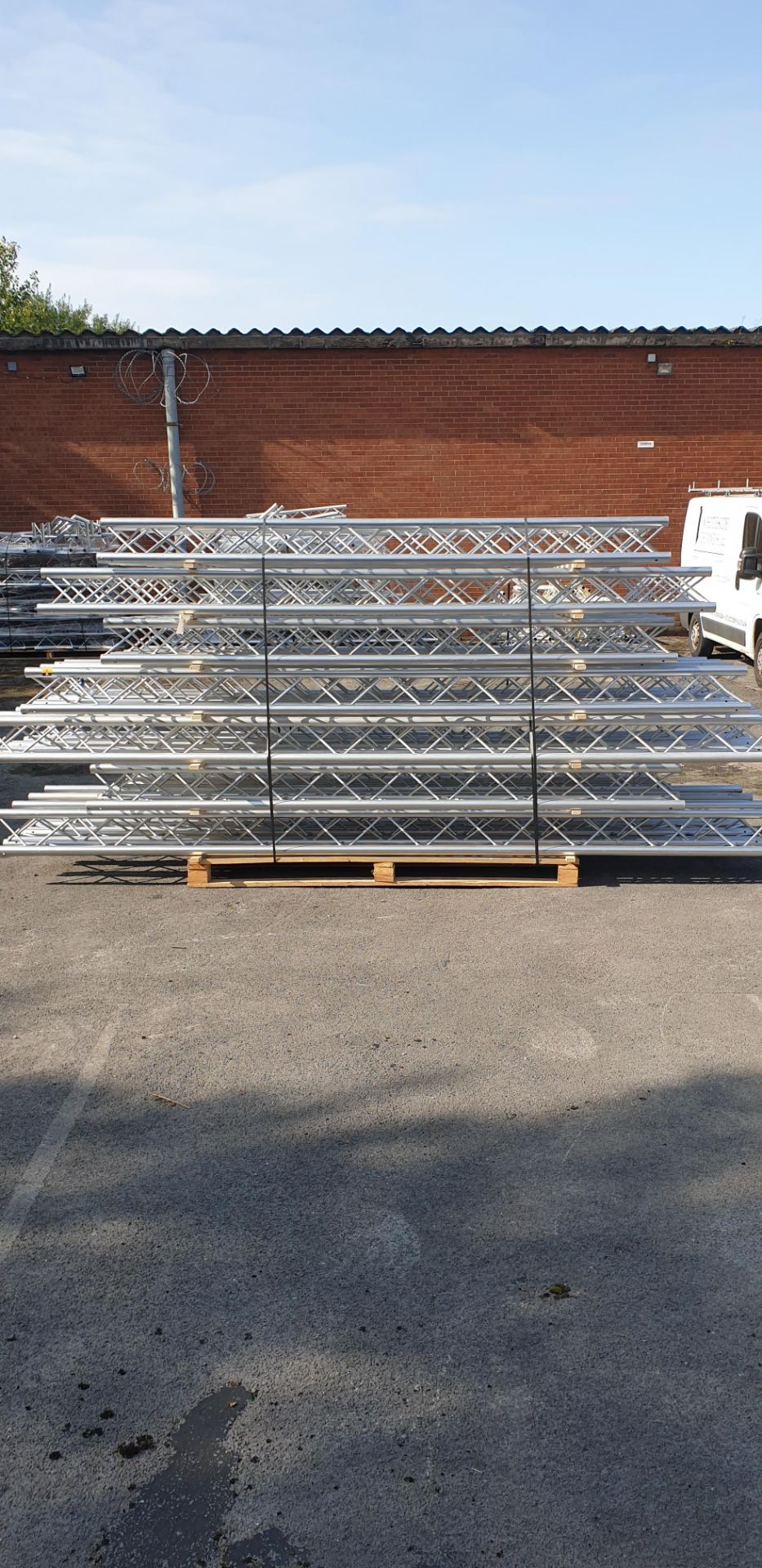 Optikinetics Trilite 200 Series 2" aluminium tube truss system in silver. - Image 8 of 16