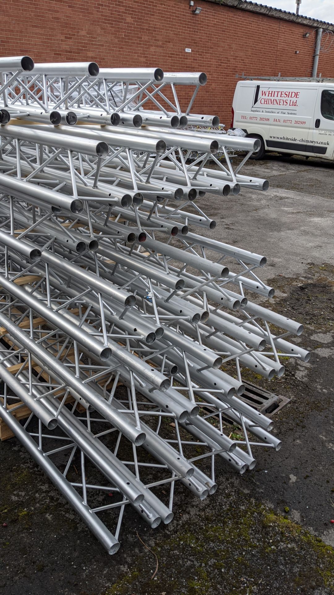 Optikinetics Trilite 200 Series 2" aluminium tube truss system in silver. - Image 14 of 16