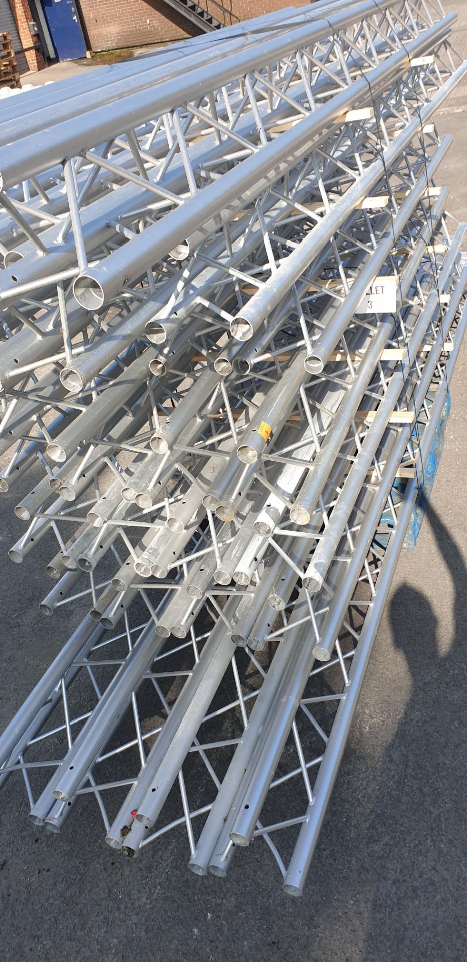 Optikinetics Trilite 200 Series 2" aluminium tube truss system in silver. - Image 9 of 11