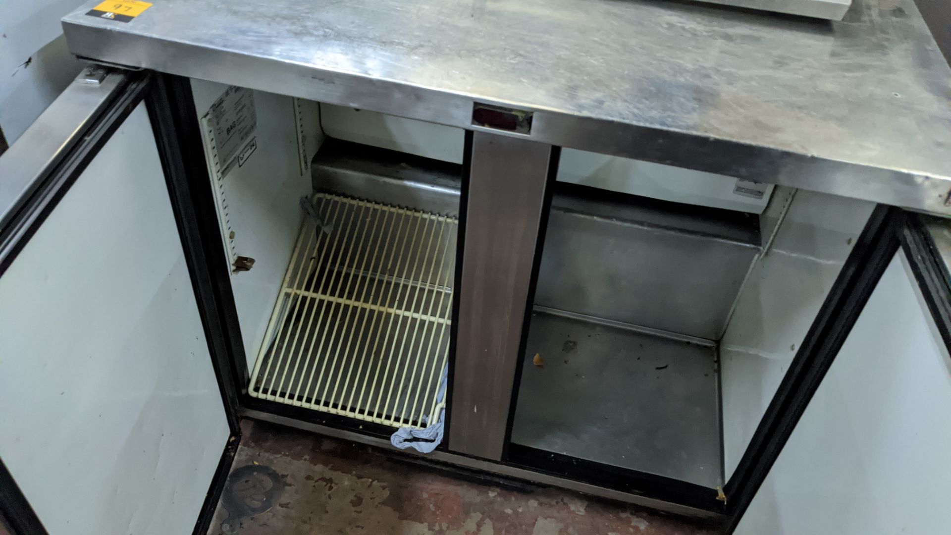 True Refrigeration TSSU-36-B stainless steel twin door refrigerated prep cabinet with saladette hing - Image 3 of 7