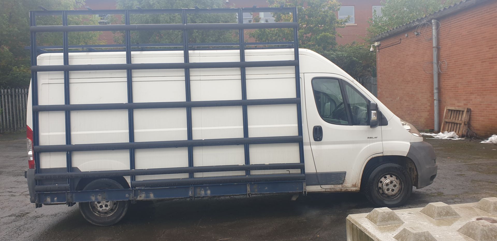 2009 Citroen Relay 35 HDI 120 LWB panel van with glass racks to side and roof - Image 5 of 30