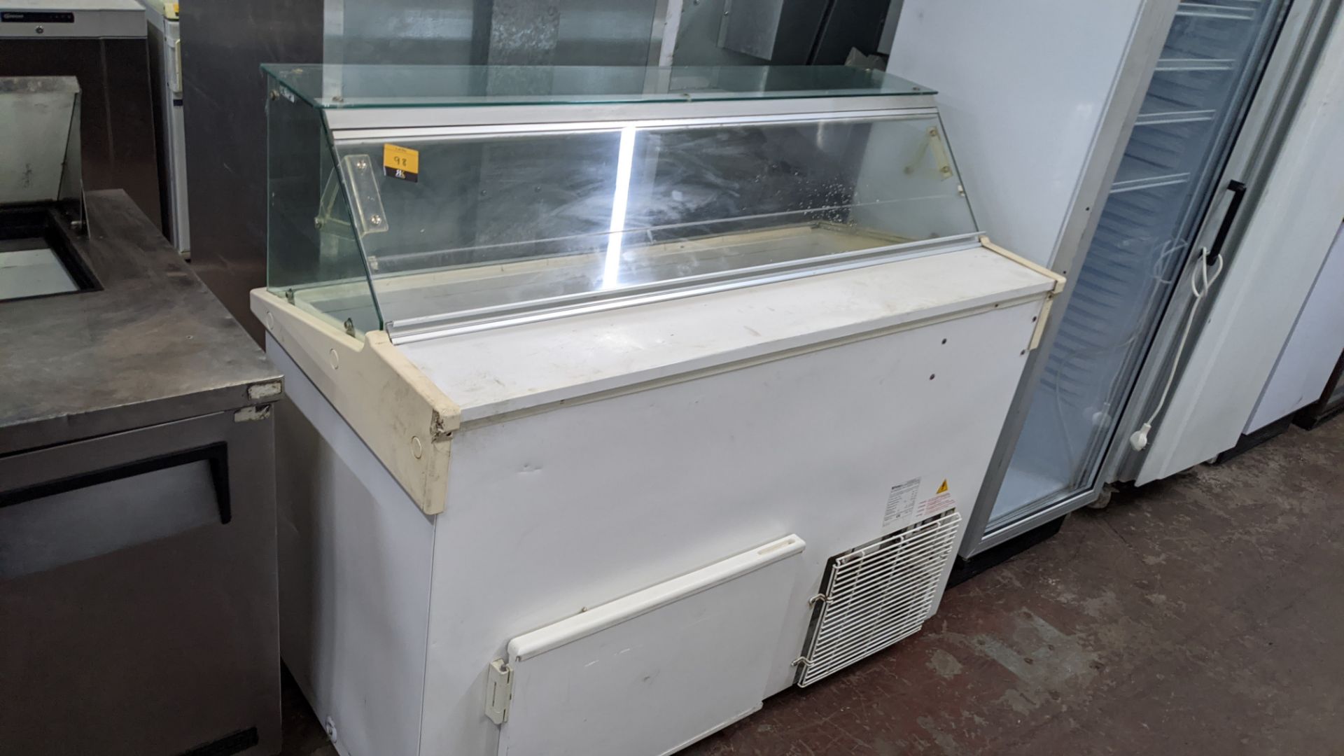 Ice cream serving freezer, 14711000