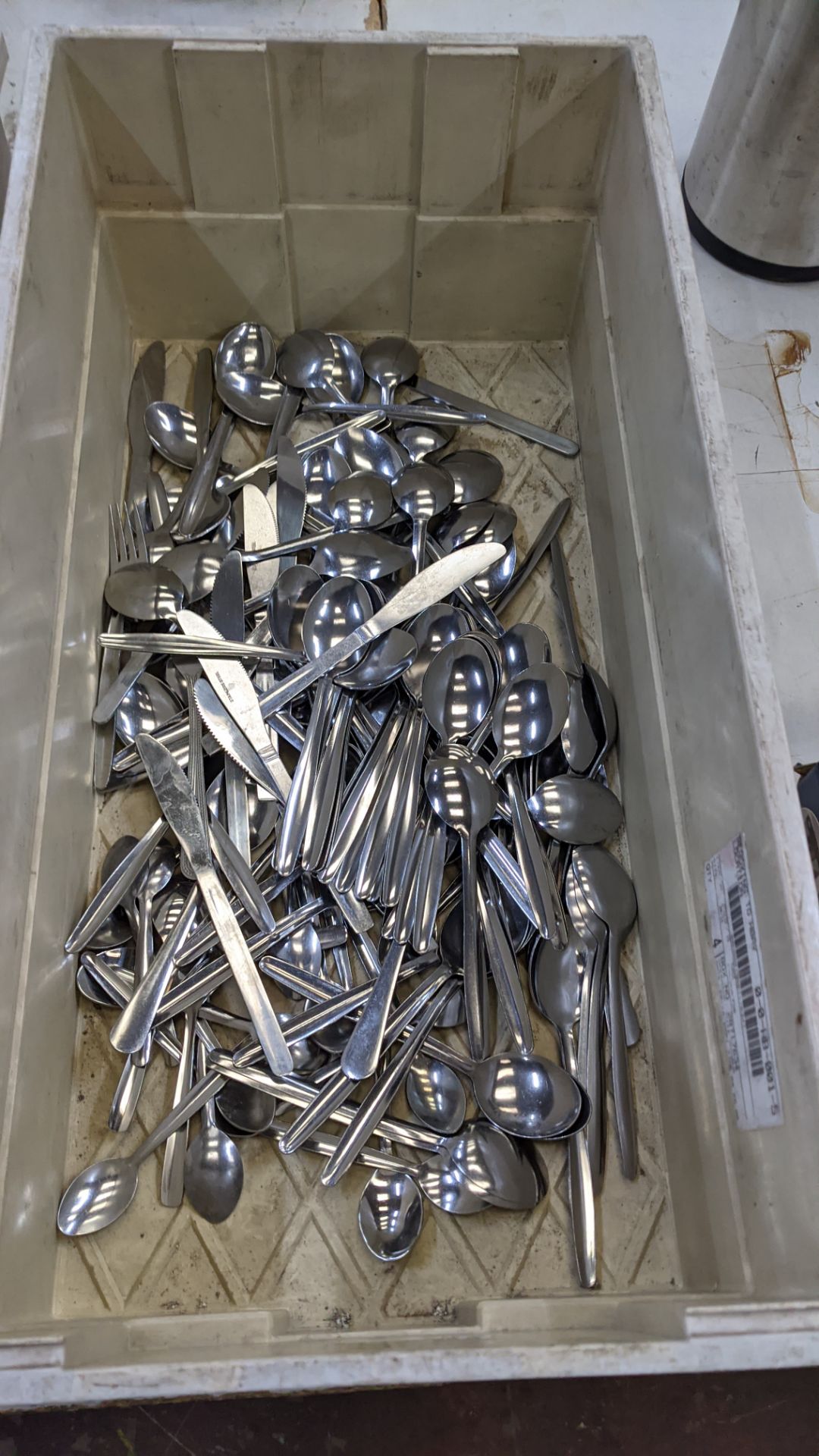 Contents of a crate of cutlery - Image 2 of 3