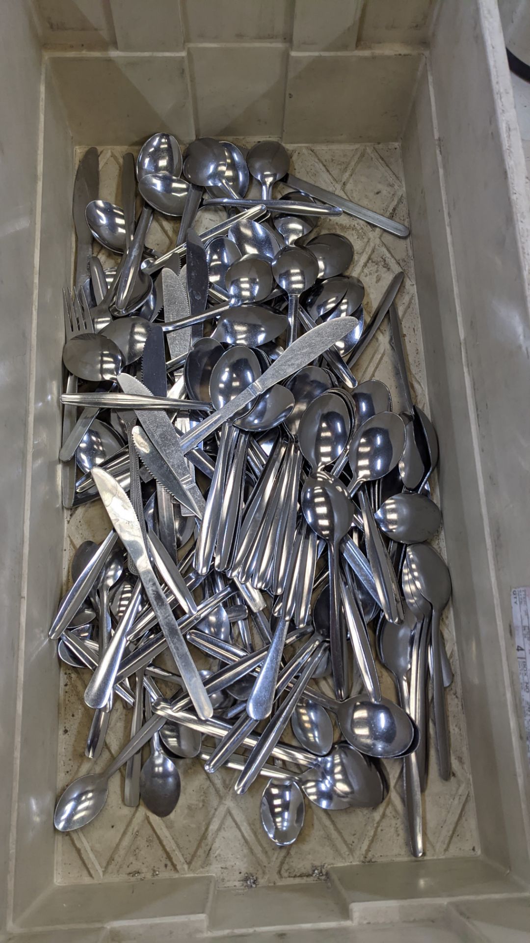 Contents of a crate of cutlery - Image 3 of 3