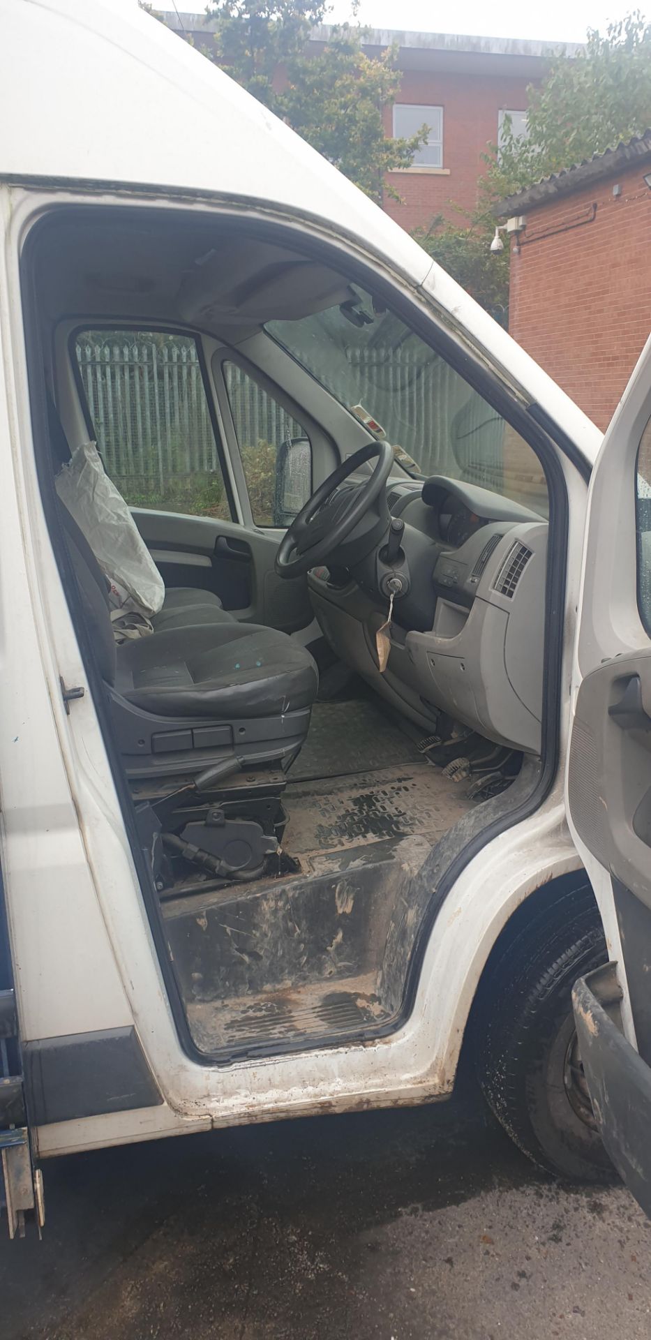 2009 Citroen Relay 35 HDI 120 LWB panel van with glass racks to side and roof - Image 16 of 30