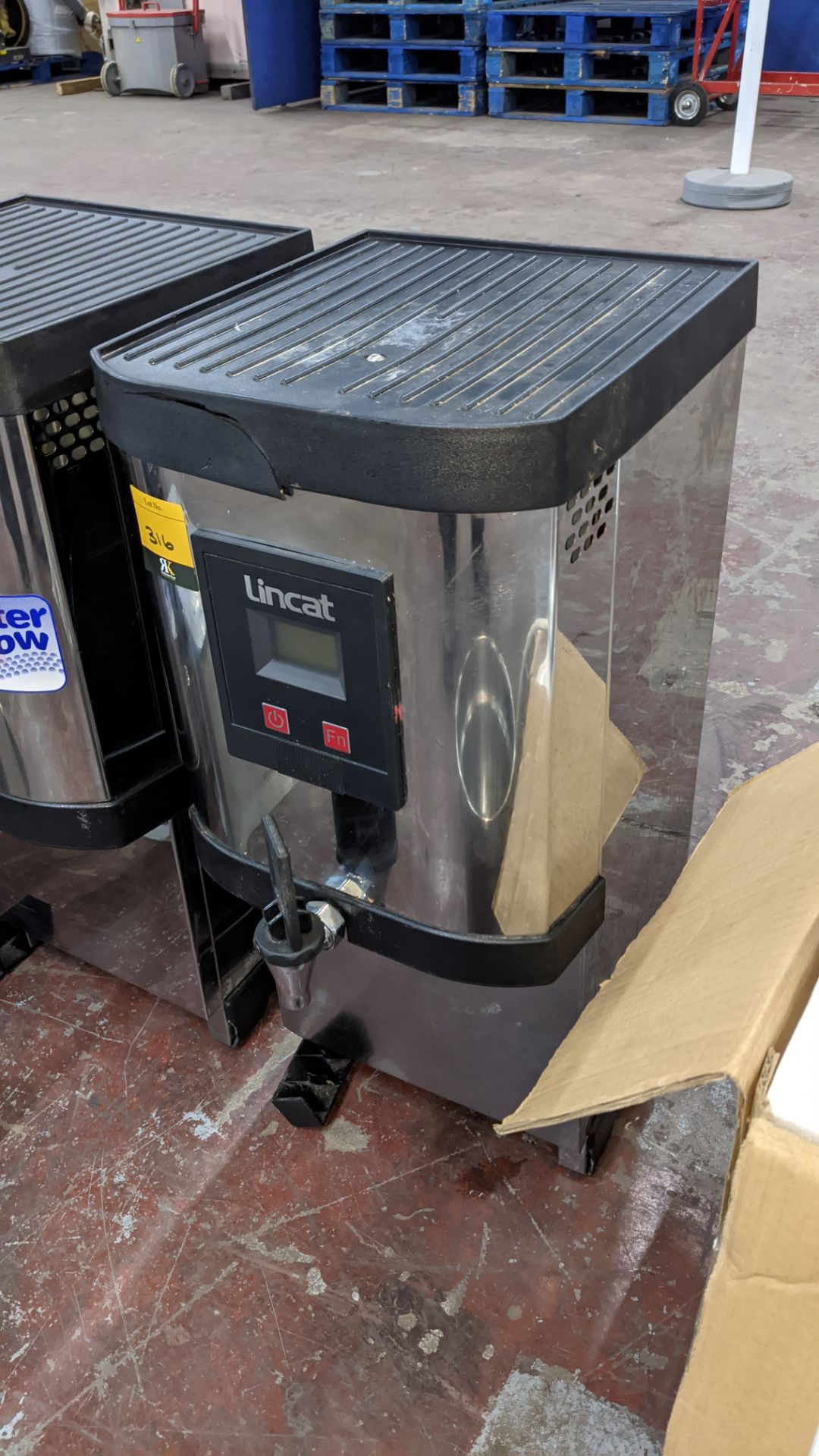 Lincat EB3F urn with digital control - no drip tray - Image 4 of 5