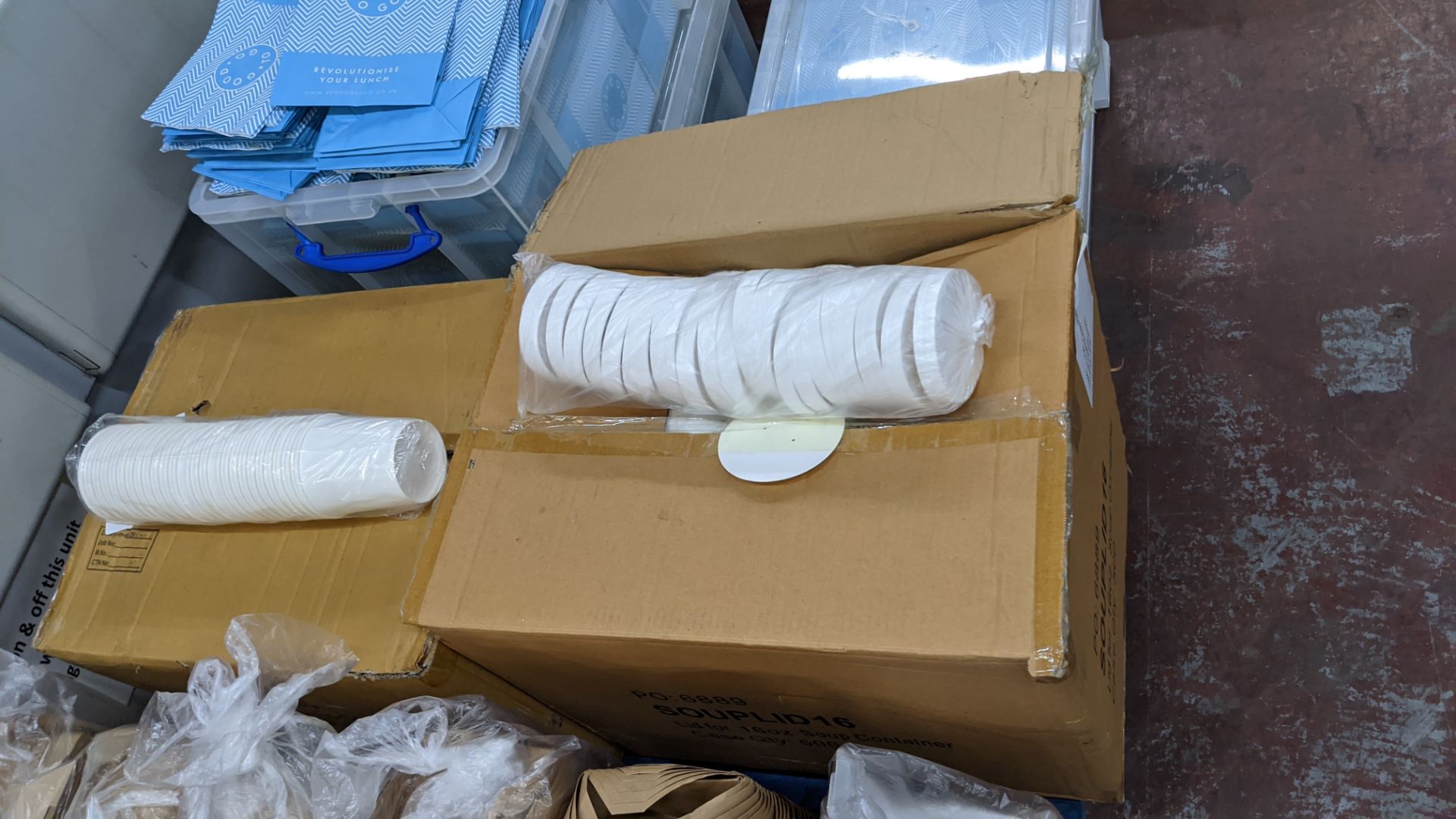 Contents of a pallet of polystyrene, paper & cardboard containers, trays & related items plus 3 larg - Image 9 of 11