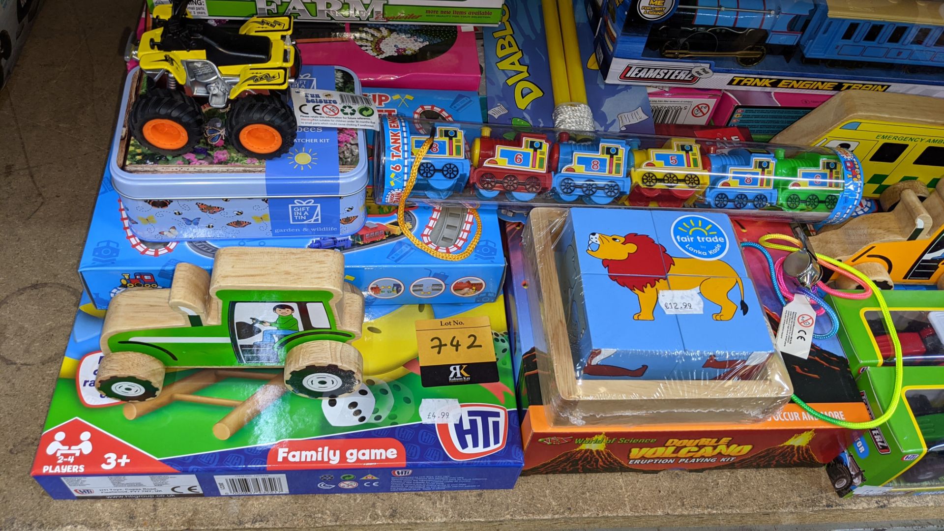 Mixed lot of children's toys as pictured - please note lots 741 & 742 each form approx. half of one - Image 3 of 9