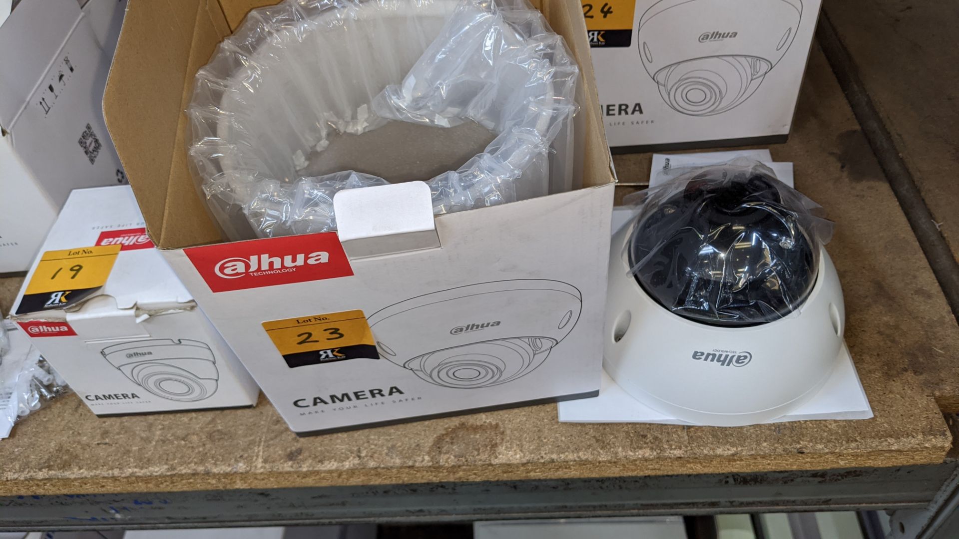 Alhua IP camera model DH-IPC-HDBW5421EP-Z