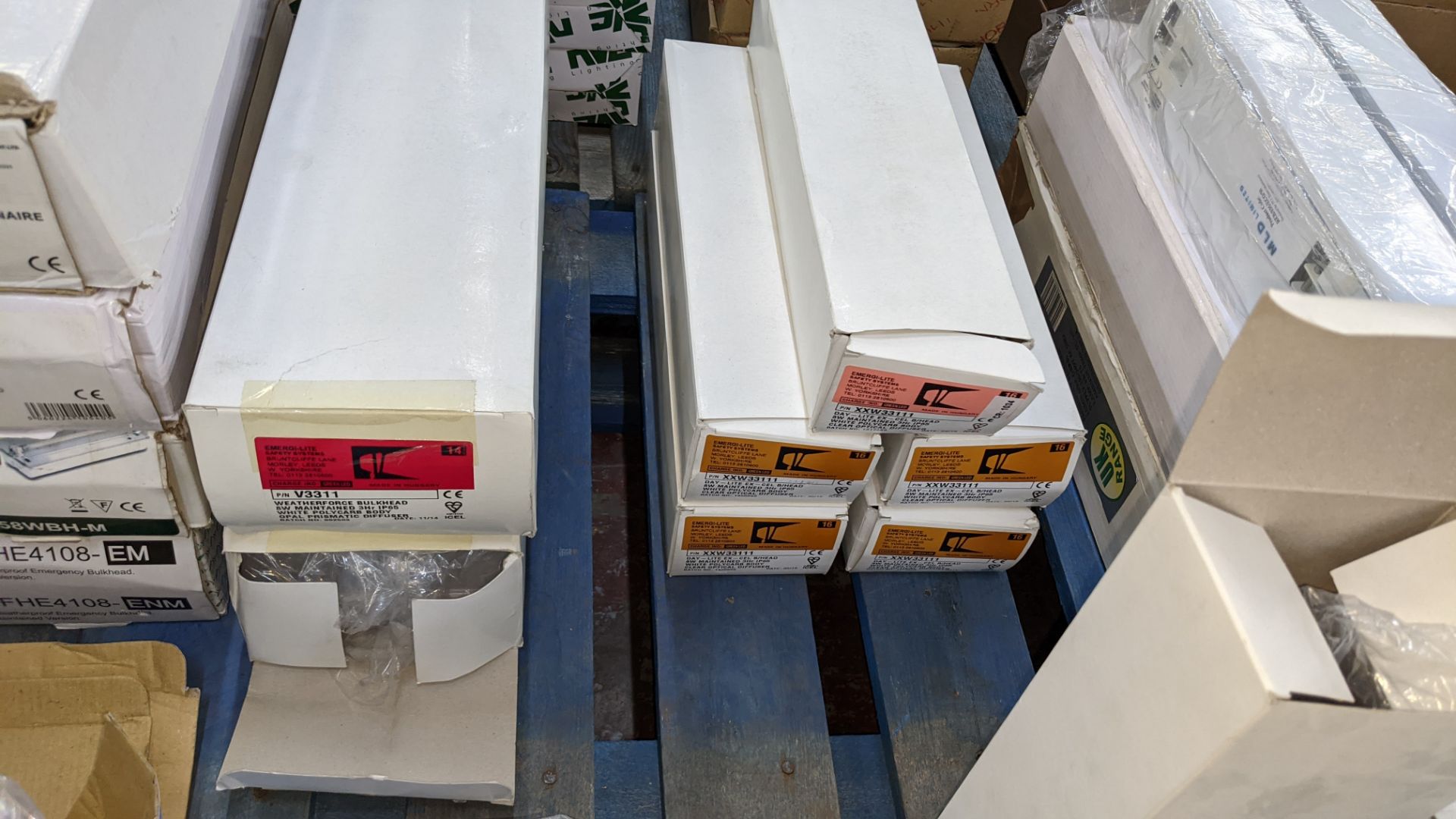 The contents of a pallet of assorted emergency bulkhead & signage lighting units - approximately 29 - Image 7 of 8