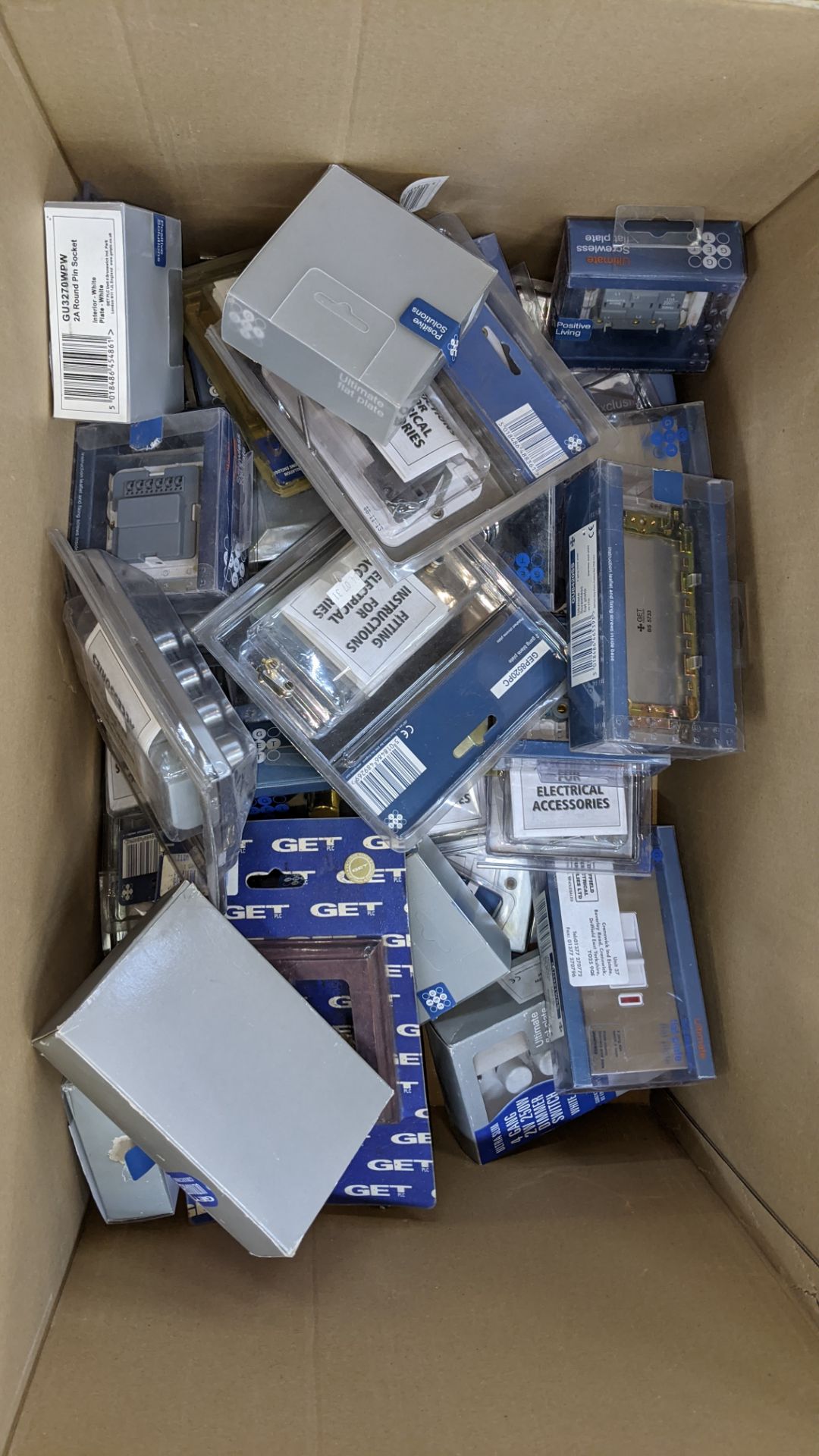 5 boxes of assorted GET flat plate & other sockets, switches & related items - Image 3 of 13