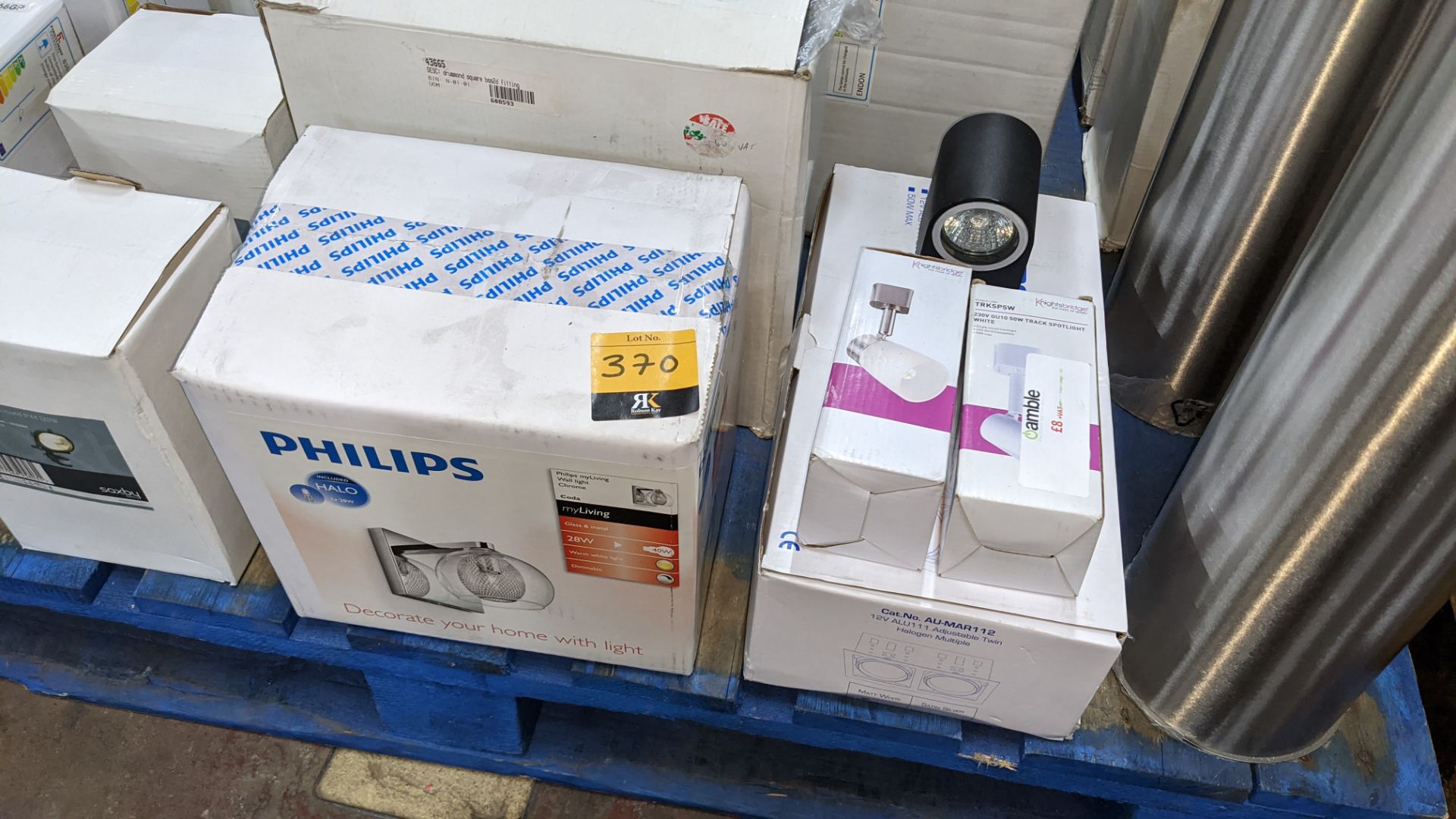 The remaining contents of a pallet of assorted indoor & outdoor lighting products - this lot consist - Image 3 of 9