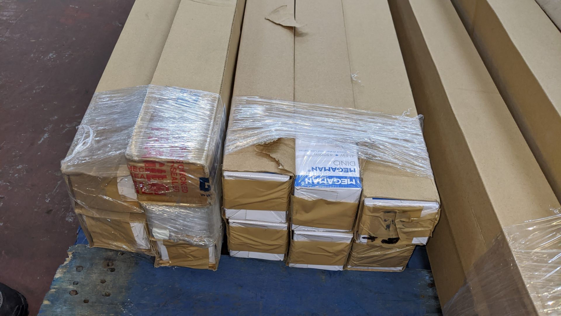 Pallet of assorted integrated waterproof LED battens - Image 3 of 8