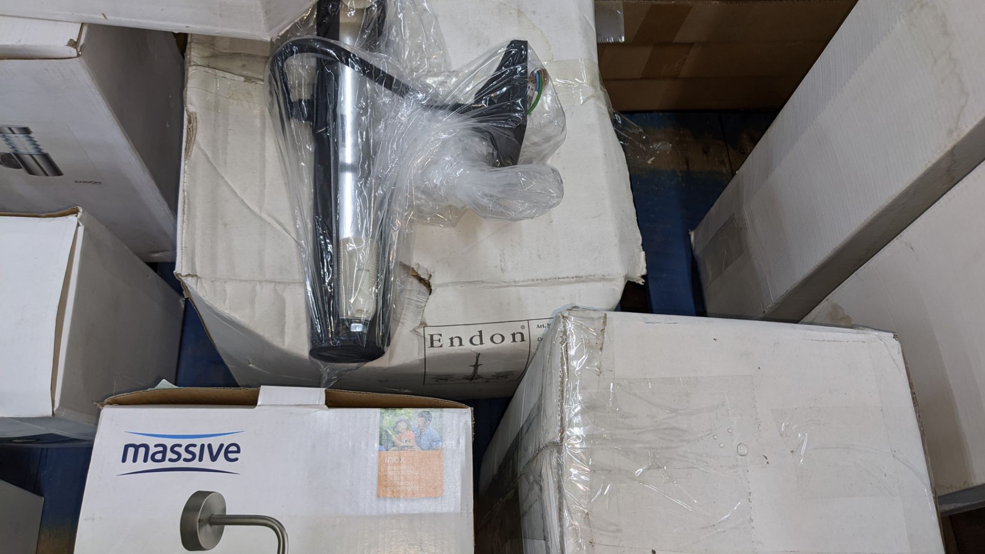 The remaining contents of a pallet of assorted indoor & outdoor lighting products - this lot consist - Image 5 of 9