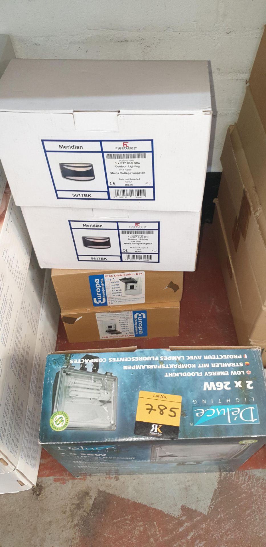 5 assorted items comprising lighting units, distribution boxes & floodlight