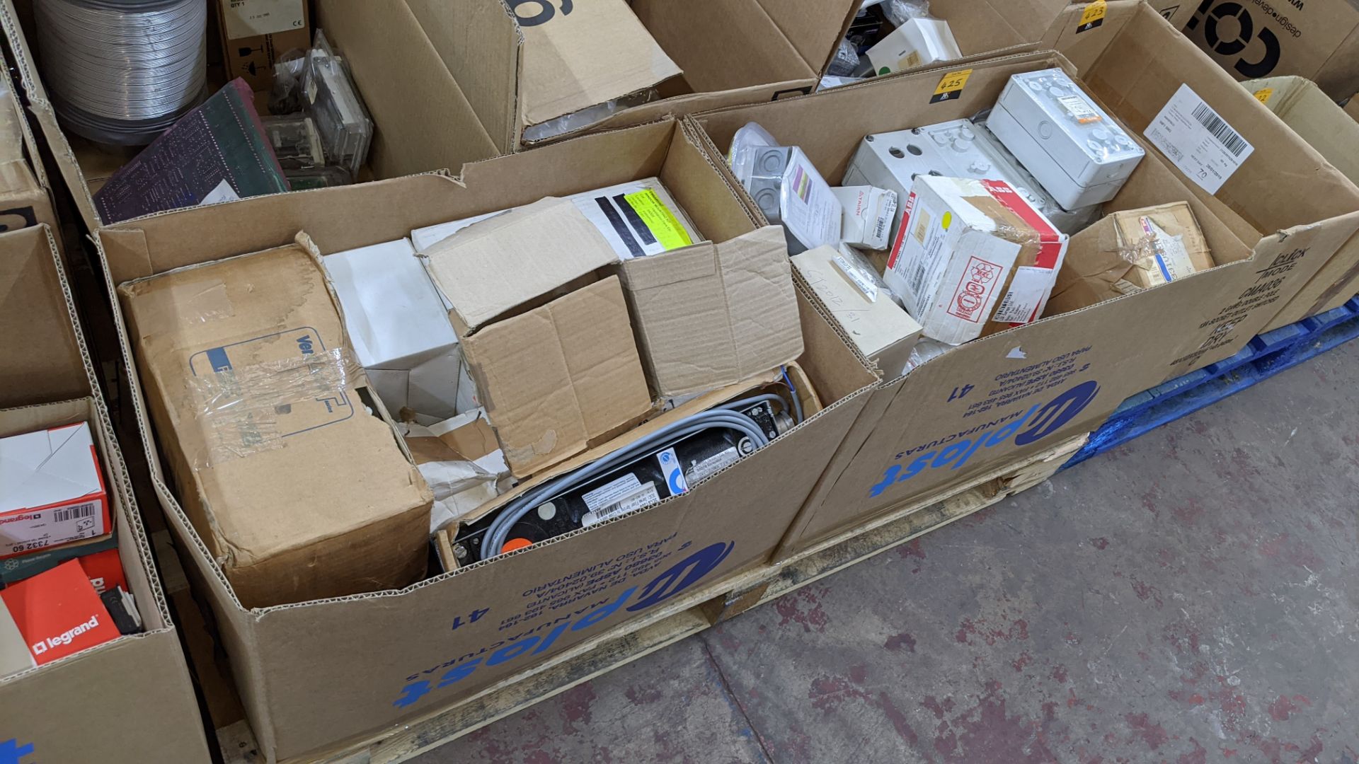 5 boxes of assorted miscellaneous electrical items - the contents of a pallet - Image 9 of 10
