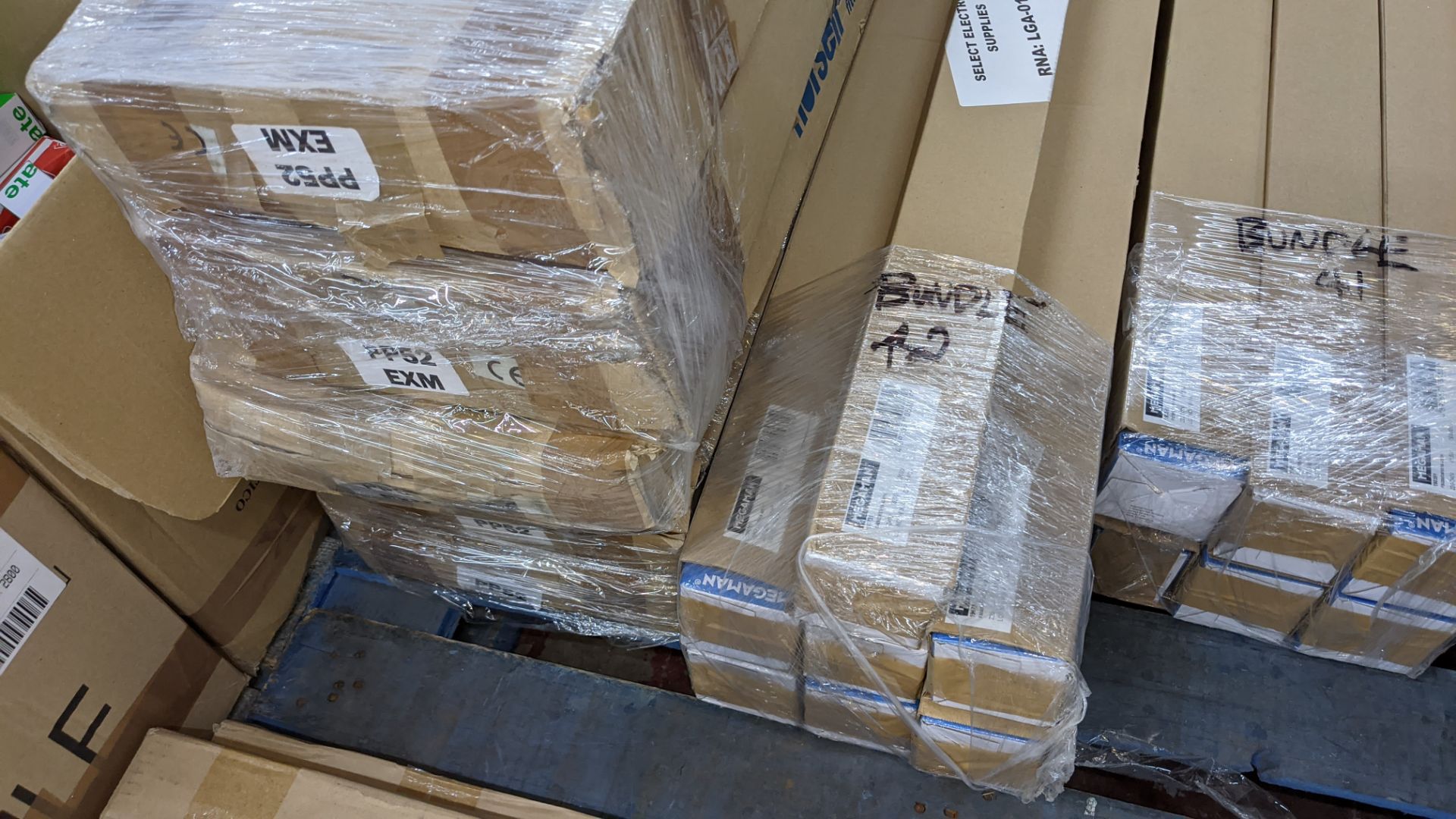 Pallet of assorted integrated waterproof LED battens - Image 8 of 8