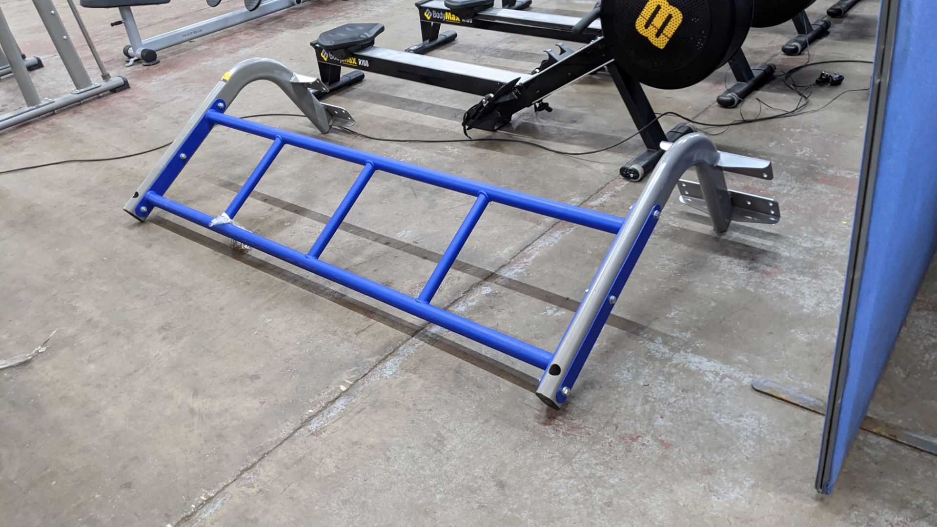 Exigo-UK wall mountable gym frame - Image 4 of 5