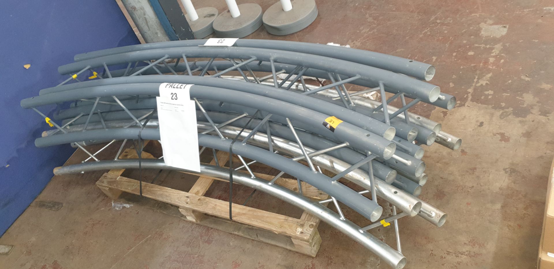 Optikinetics Trilite 200 Series 2" aluminium tube truss system in silver & dark grey. - Image 3 of 5