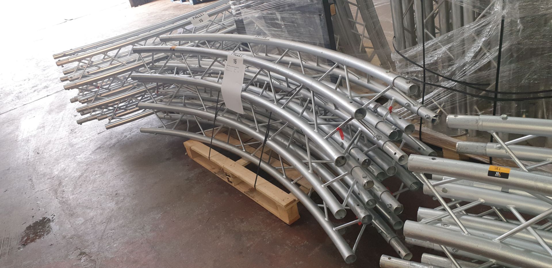 Optikinetics Trilite 200 Series 2" aluminium tube truss system in silver - Image 3 of 5