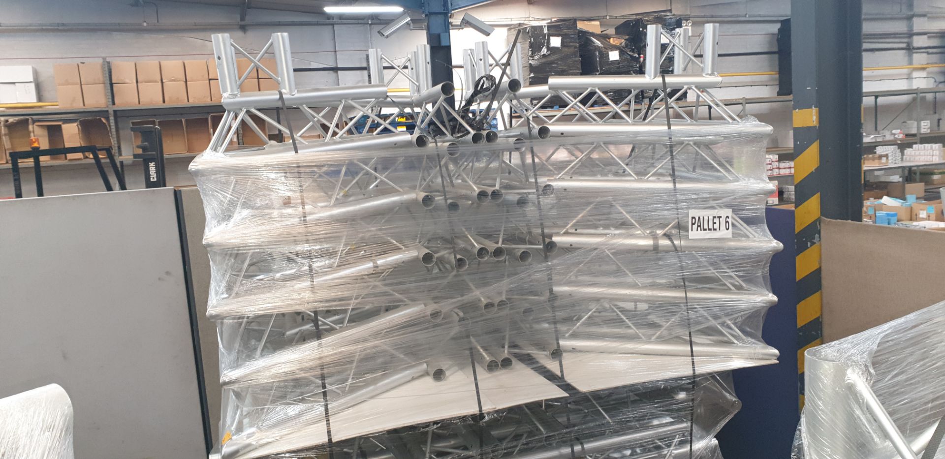 Optikinetics Trilite 200 Series 2" aluminium tube truss system in silver - Image 2 of 9