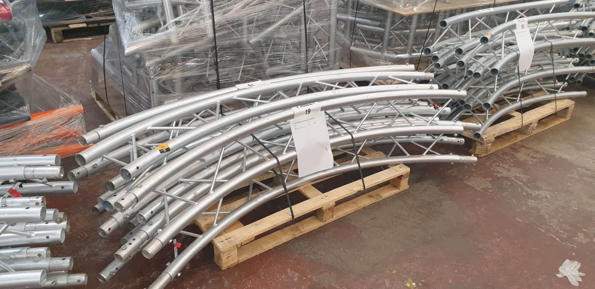 Optikinetics Trilite 200 Series 2" aluminium tube truss system in silver