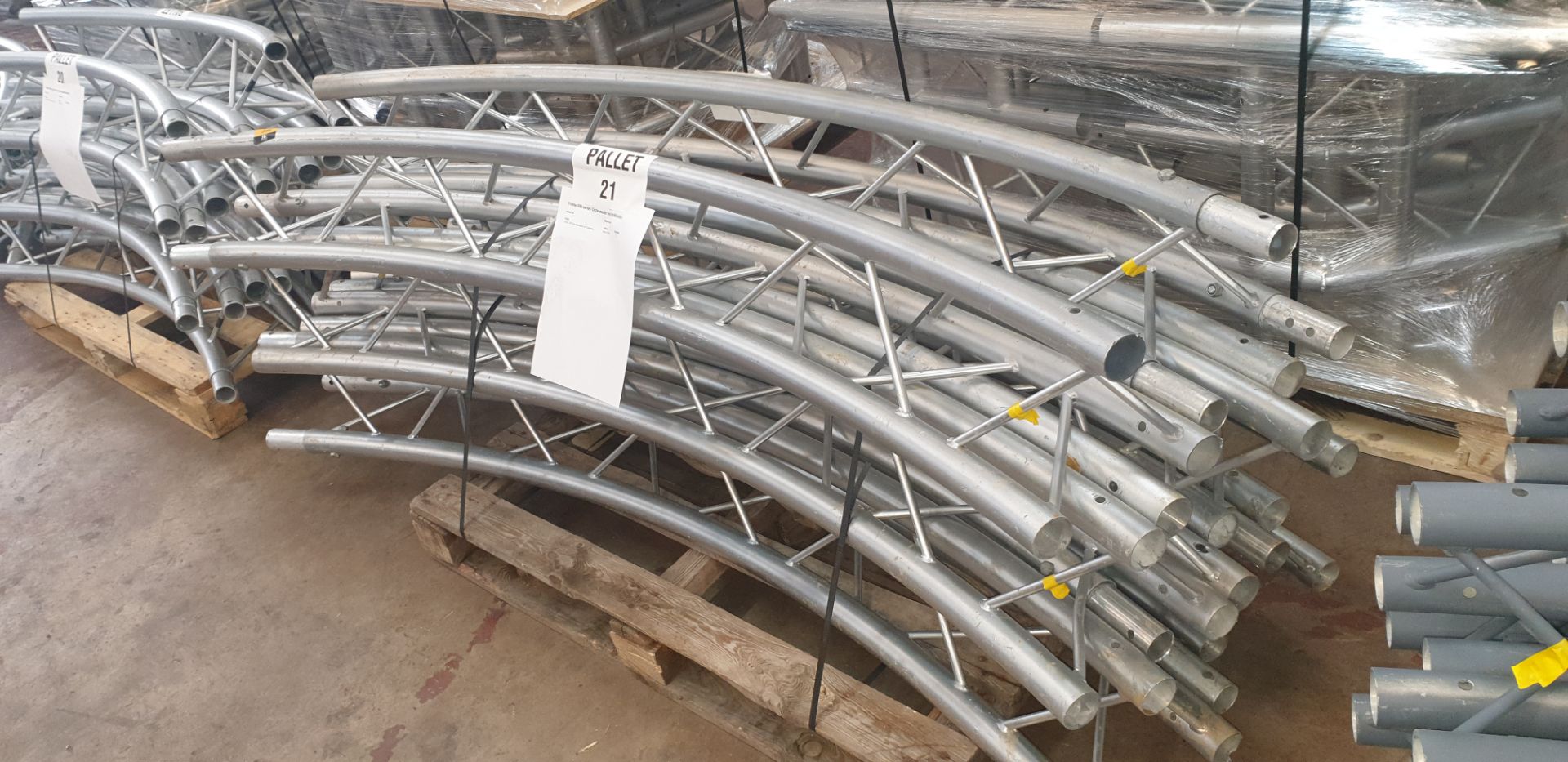 Optikinetics Trilite 200 Series 2" aluminium tube truss system in silver - Image 3 of 5