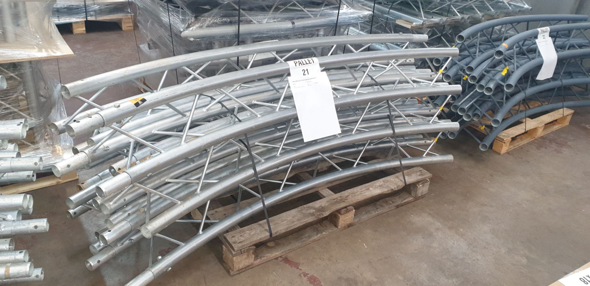 Optikinetics Trilite 200 Series 2" aluminium tube truss system in silver