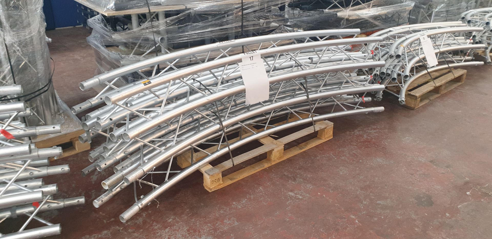 Optikinetics Trilite 200 Series 2" aluminium tube truss system in silver