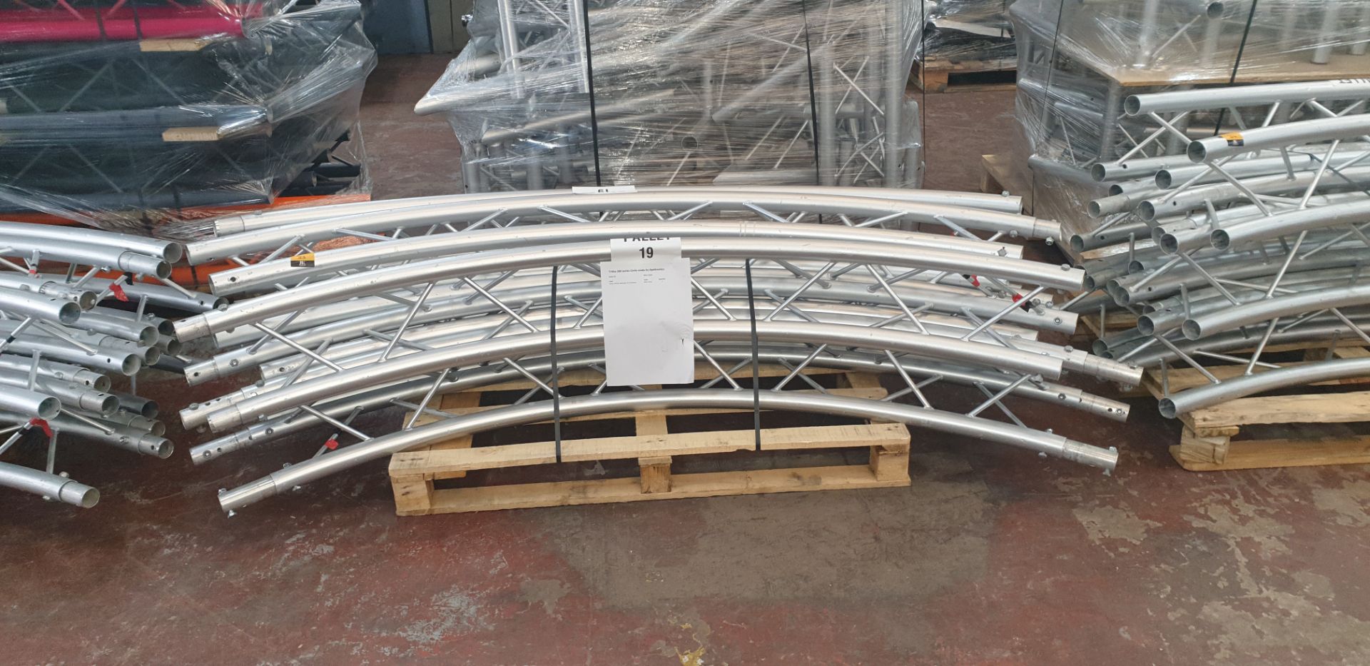 Optikinetics Trilite 200 Series 2" aluminium tube truss system in silver - Image 2 of 5